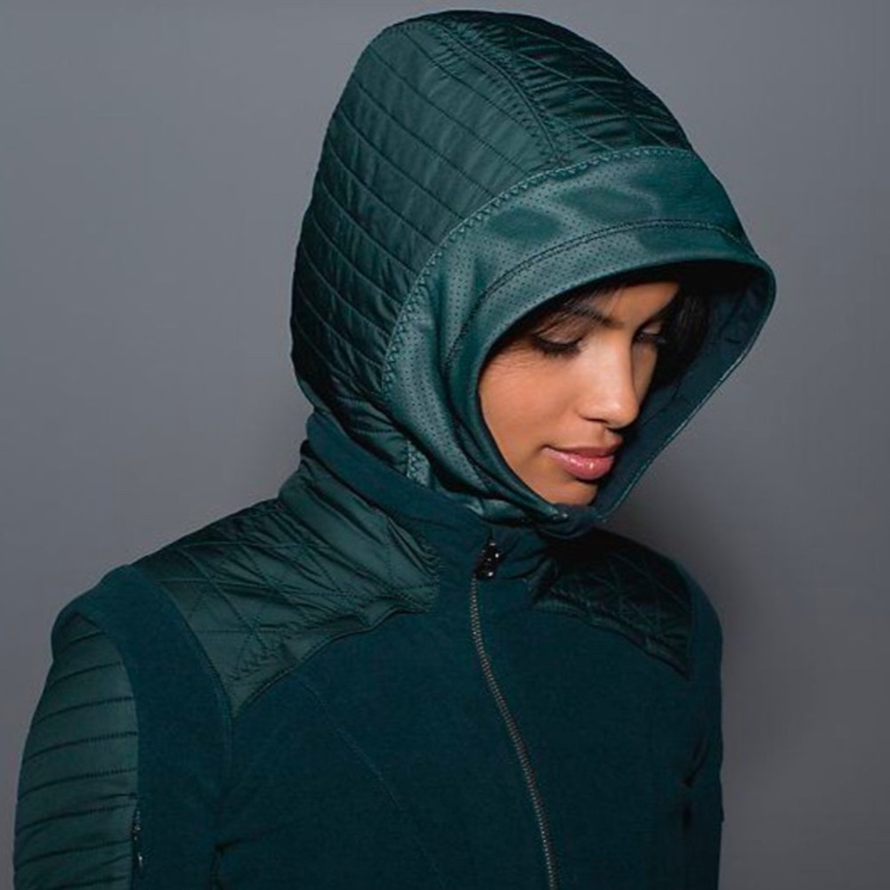Lululemon Fleecy Keen II Jacket in Fuel Green color, Silver Zippers , size 12 - Picture 2 of 13